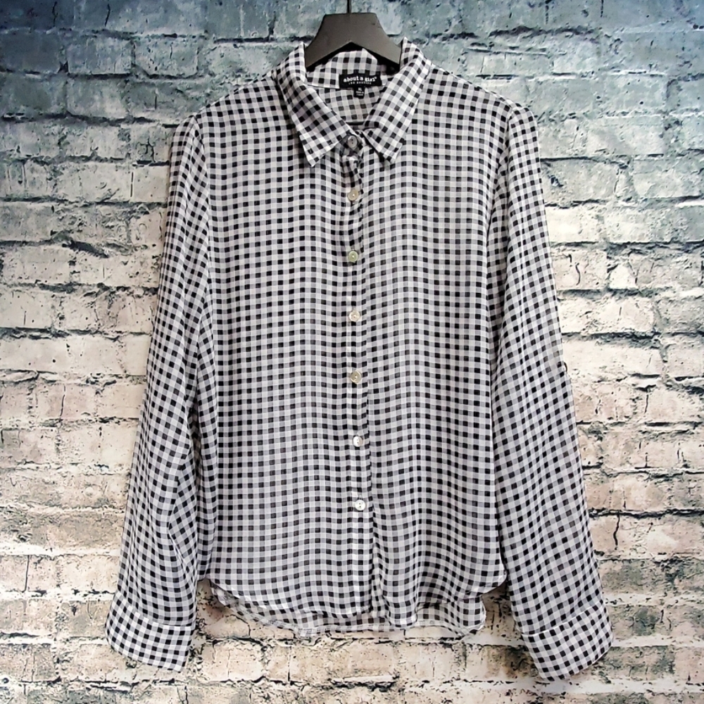 5/$30 🎀 About A Girl | Buffalo Plaid Sheer Blouse